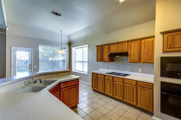 $2,350 | 7024 Jasper Drive, Plano, TX 75074