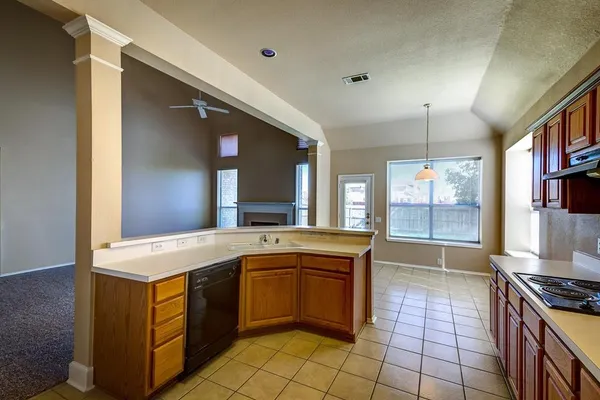 $2,350 | 7024 Jasper Drive, Plano, TX 75074