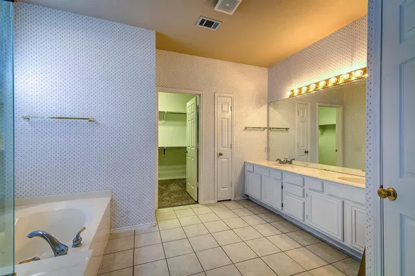 $2,350 | 7024 Jasper Drive, Plano, TX 75074