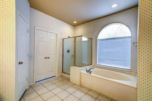 $2,350 | 7024 Jasper Drive, Plano, TX 75074