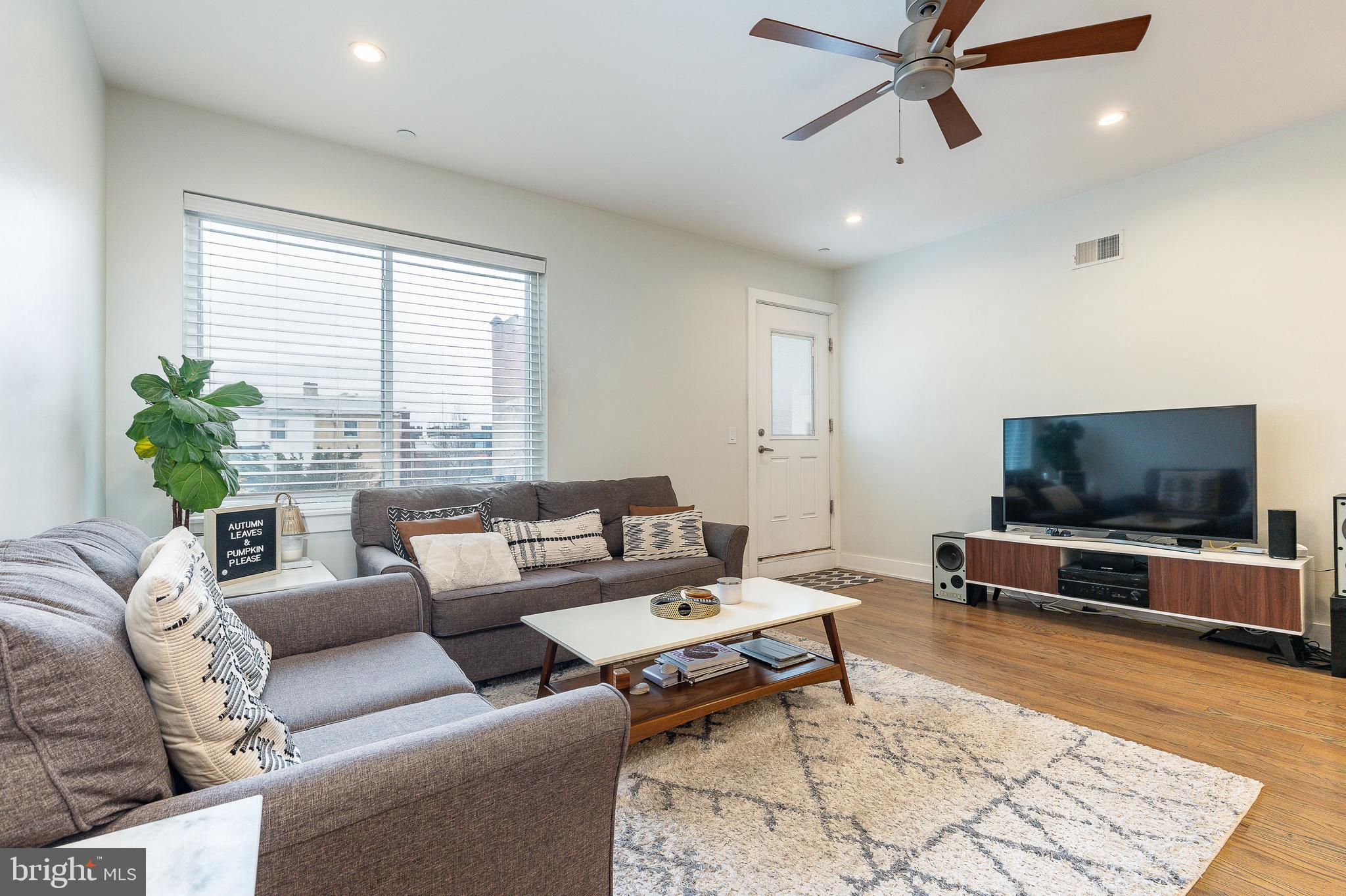 1237 North 5th Street, Unit 2 Philadelphia, PA 19122 - Photo 10 of 39 Living room