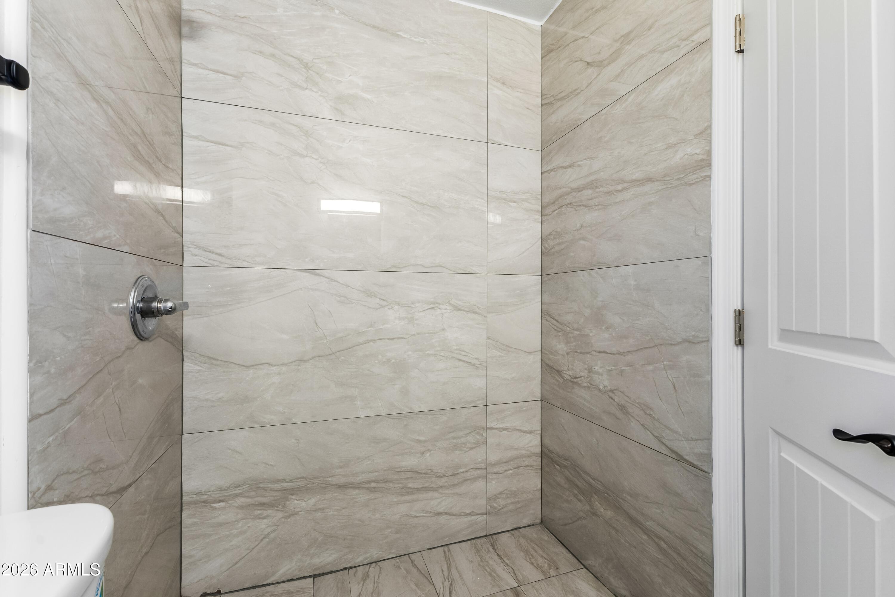 3137 North 37th Drive Phoenix, AZ 85019 - Photo 15 of 18 a bathroom with a shower