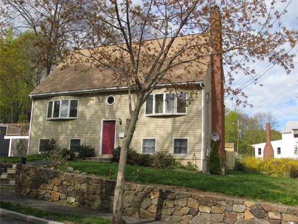 46 James Street Beverly, MA 01915 - Photo 3 of 30