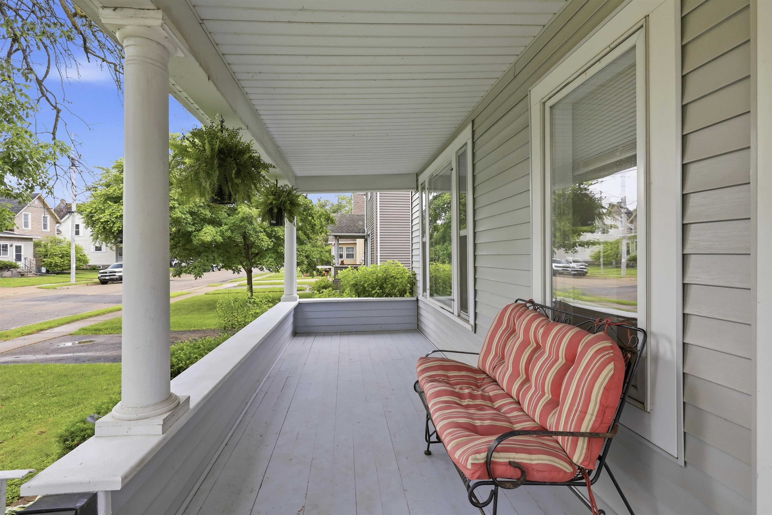 424 3rd Street Neenah, WI 54956 - Photo 3 of 36