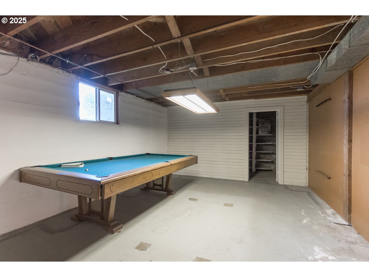 23990 Southwest Tile Flat Road Hillsboro, OR 97123 - Photo 24 of 46 a room with furniture and windows