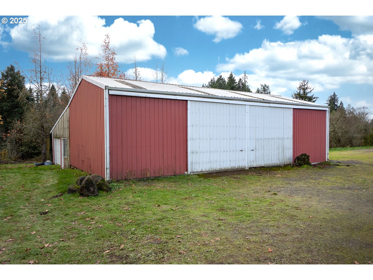 23990 Southwest Tile Flat Road Hillsboro, OR 97123 - Photo 33 of 46 a view of a backyard