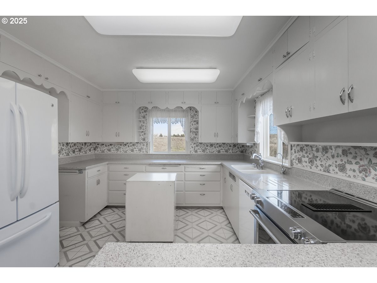 23990 Southwest Tile Flat Road Hillsboro, OR 97123 - Photo 8 of 46 a kitchen with granite countertop a sink stainless steel appliances and cabinets