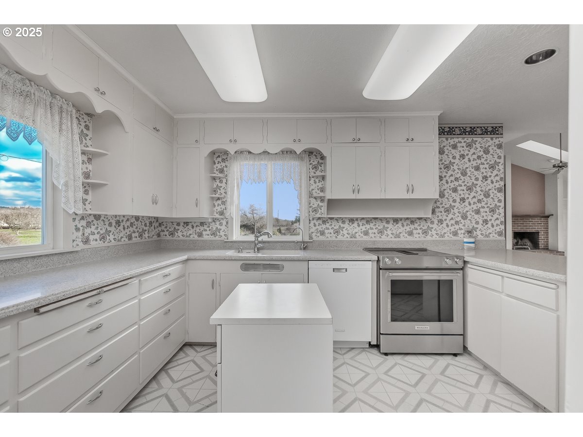 23990 Southwest Tile Flat Road Hillsboro, OR 97123 - Photo 9 of 46 a kitchen with a sink stove and cabinets