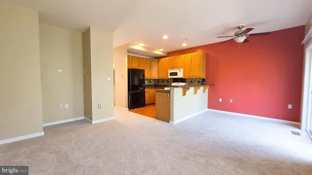 a view of a yard with a house