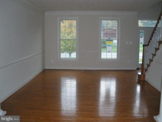 13909 Schaeffer Road Boyds, MD 20841 - Photo 4 of 11 Living Room