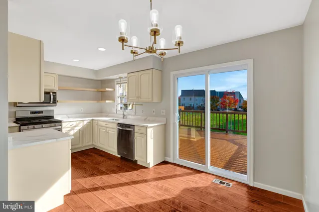 $3,000 | 43943 Kitts Hill Terrace, Ashburn, VA 20147