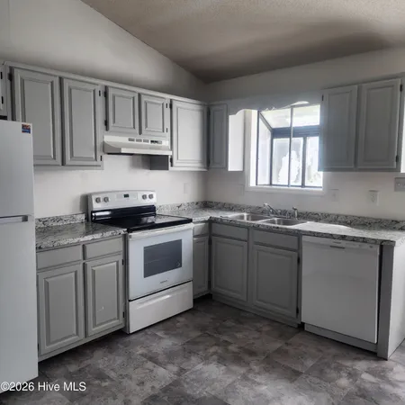 $1,100 | 117 Pine Crest Drive, Jacksonville, NC 28546