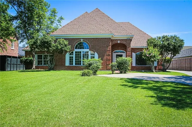 $550,000 | 1304 Charlestown Lane, Lake Charles, LA 70605