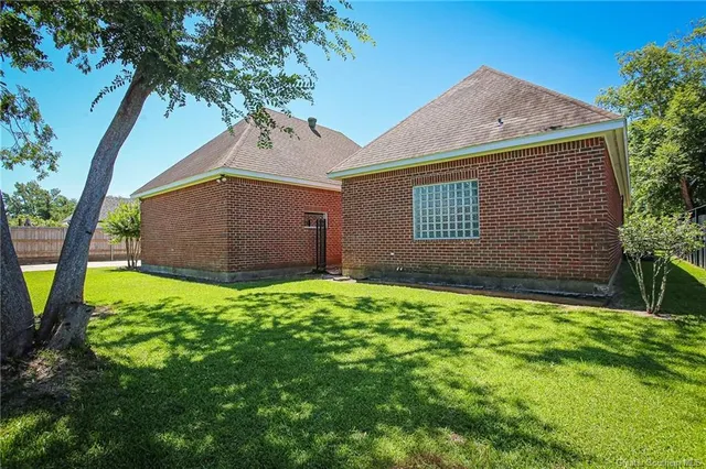 $550,000 | 1304 Charlestown Lane, Lake Charles, LA 70605