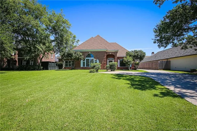 $550,000 | 1304 Charlestown Lane, Lake Charles, LA 70605