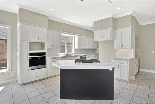 $550,000 | 1304 Charlestown Lane, Lake Charles, LA 70605