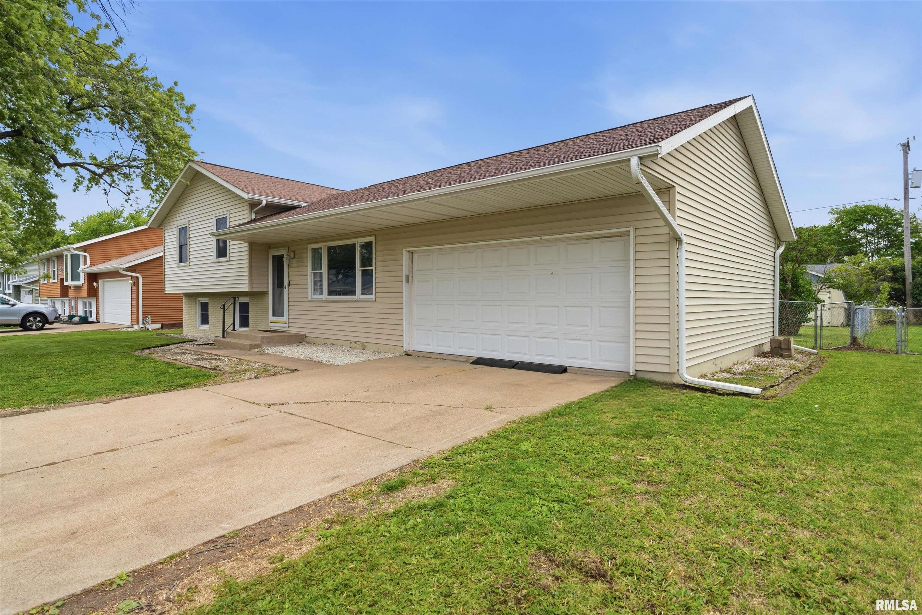 2702 South Skyway Road Peoria, IL 61607 - Photo 3 of 34 Gallery Image 3