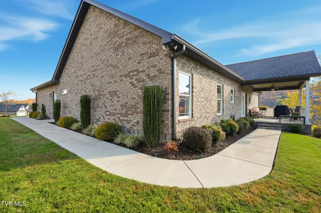 $784,400 | 1691 Prospects Way, Gray, TN 37615