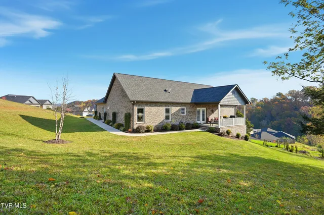 $784,400 | 1691 Prospects Way, Gray, TN 37615