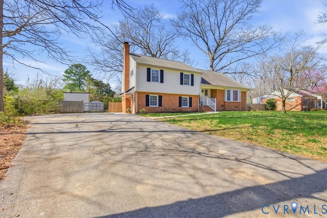 11719 Heathmere Crescent Midlothian, VA 23113 - Photo 31 of 31 front view of a house with a yard