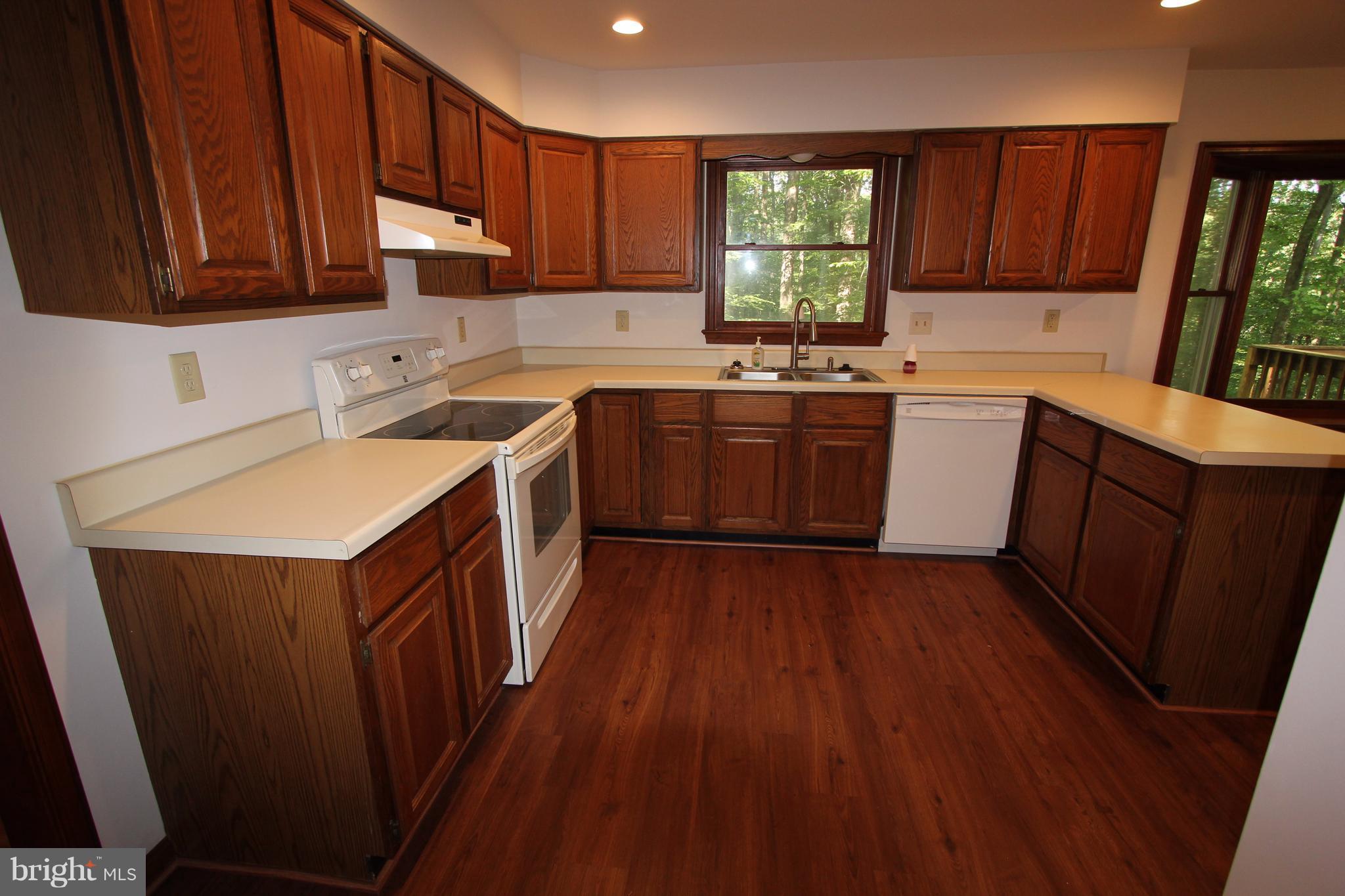 10253 Greystone Road Manassas, VA 20111 - Photo 4 of 20 Kitchen
