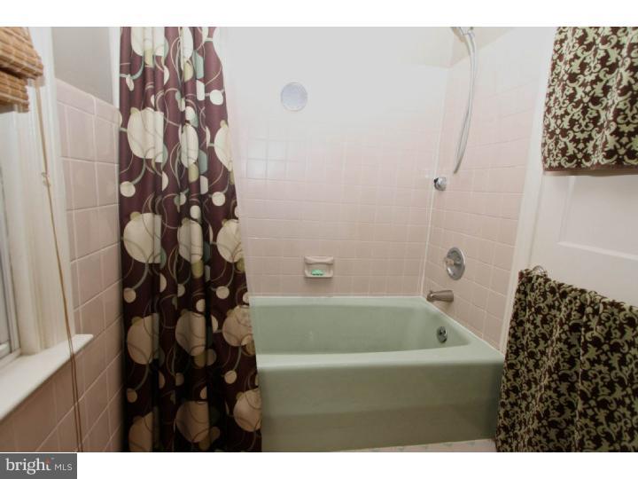 520 Ridley Circle Morton, PA 19070 - Photo 11 of 22 Bathroom