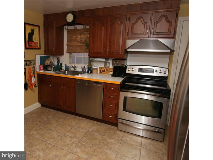 520 Ridley Circle Morton, PA 19070 - Photo 14 of 22 Kitchen