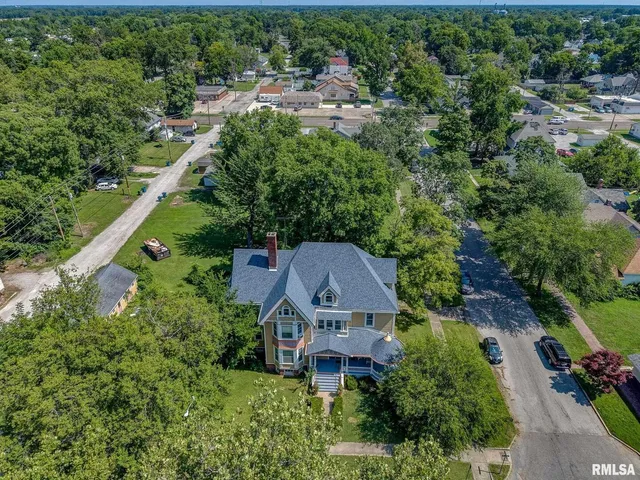 $230,000 | 404 West Broadway, Centralia, IL 62801