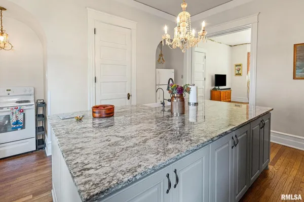 $199,900 | 404 West Broadway, Centralia, IL 62801