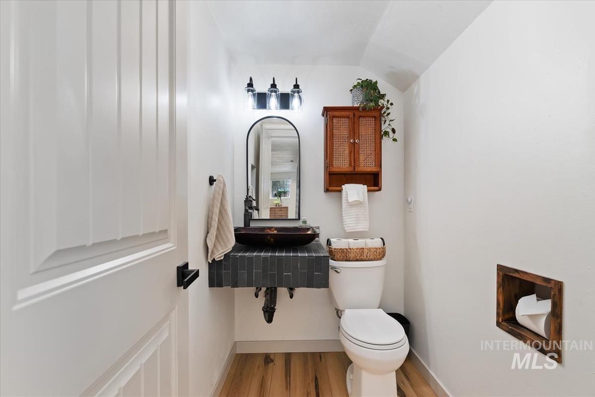 6 East Beck Road Garden Valley, ID 83622 - Photo 19 of 44 Bathroom with vanity, vaulted ceiling, and light wood finished floors