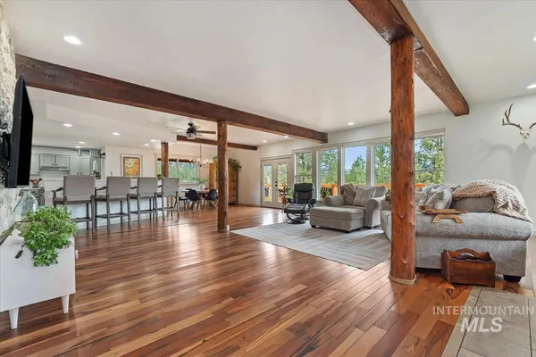 $975,000 | 6 East Beck Road, Garden Valley, ID 83622