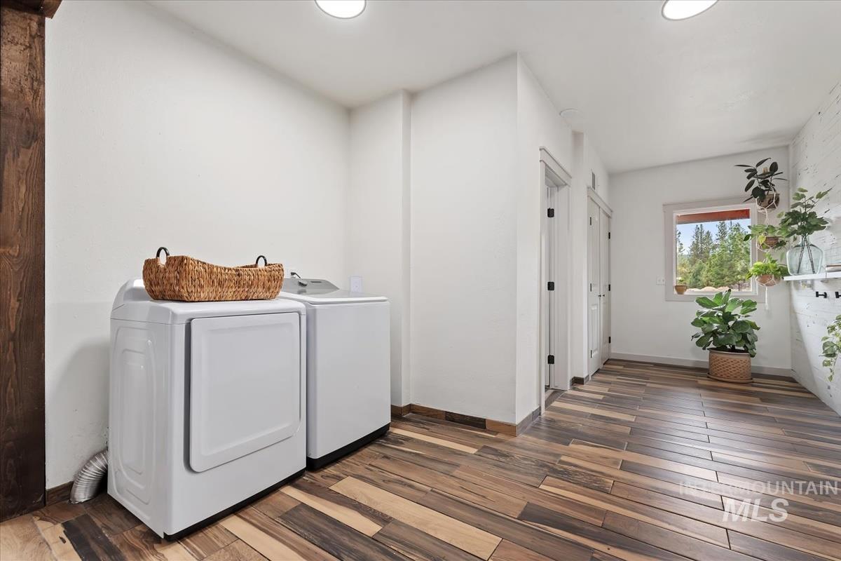 6 East Beck Road Garden Valley, ID 83622 - Photo 25 of 44 Laundry area with wood-type flooring and washing machine and clothes dryer