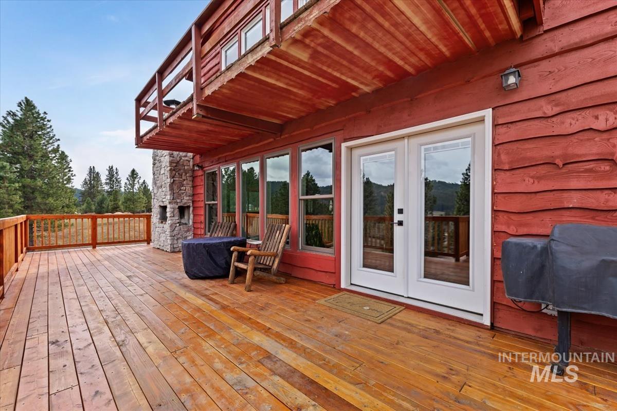 6 East Beck Road Garden Valley, ID 83622 - Photo 31 of 44 Deck with french doors