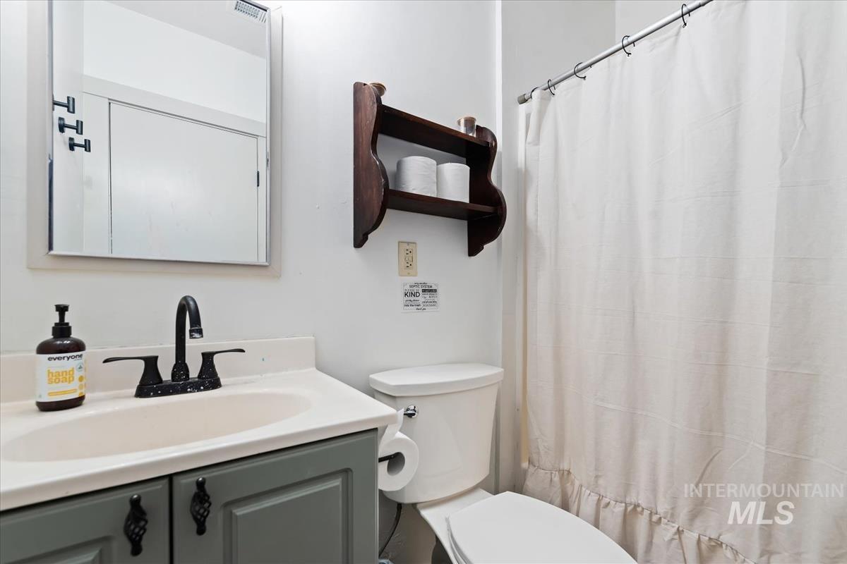 6 East Beck Road Garden Valley, ID 83622 - Photo 37 of 44 Bathroom featuring vanity and a shower with curtain