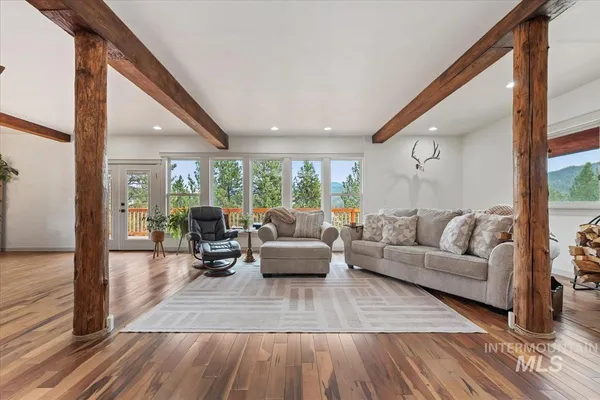 $975,000 | 6 East Beck Road, Garden Valley, ID 83622