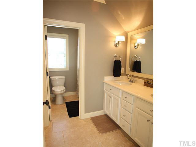 2737 Oberlin Road, Unit 103 Raleigh, NC 27608 - Photo 19 of 24 Bathroom
