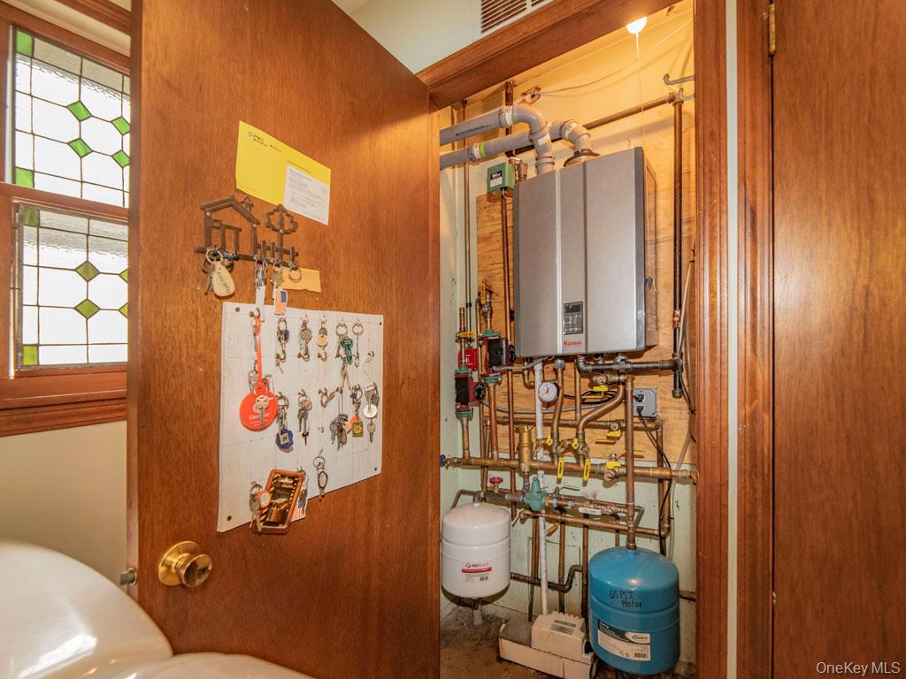 2080 Seamans Neck Road Seaford, NY 11783 - Photo 13 of 31