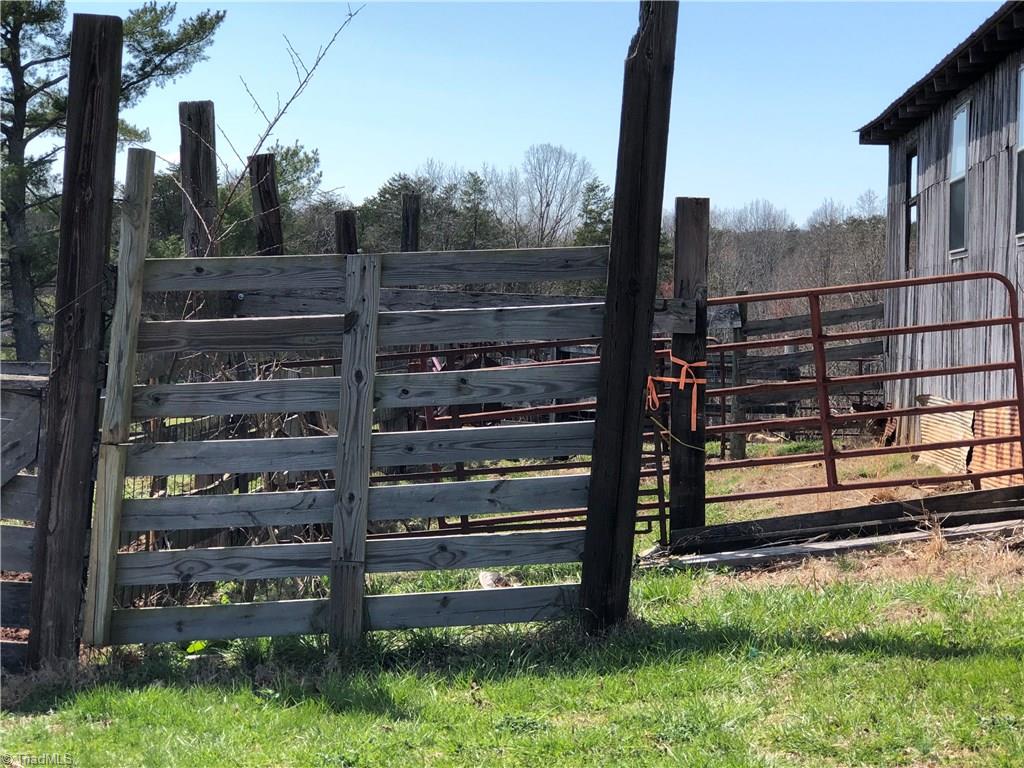1146 Stony Ridge Road Pinnacle, NC 27043 - Photo 4 of 9