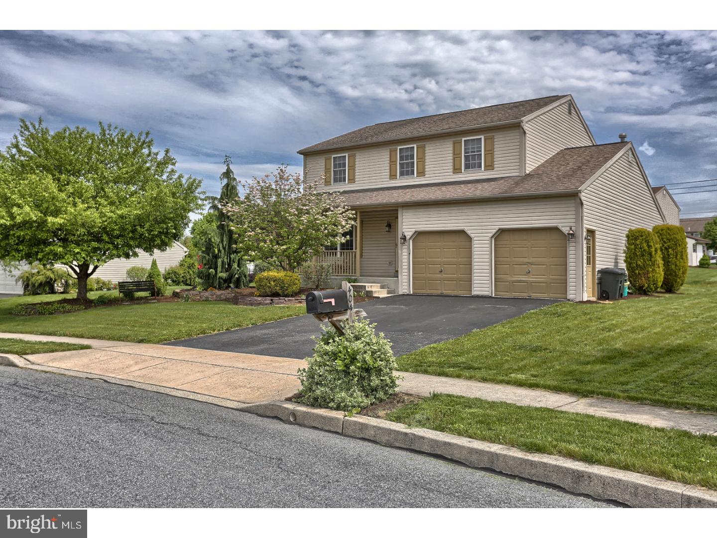 404 Apache Drive Sinking Spring, PA 19608 - Photo 2 of 20