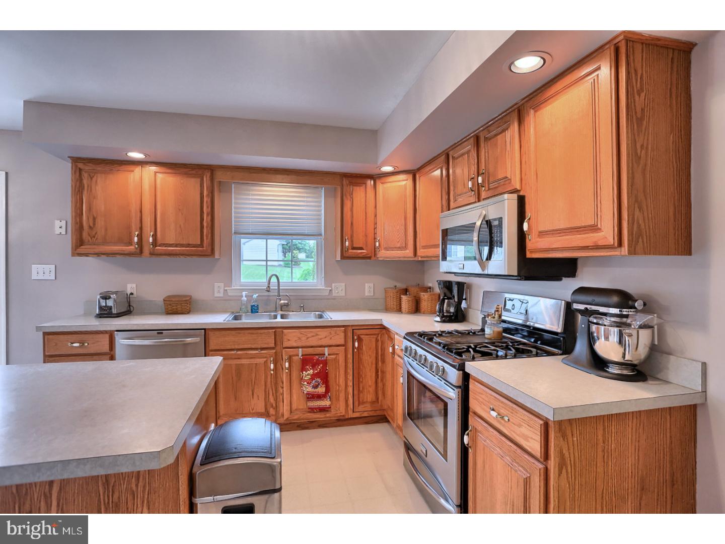 404 Apache Drive Sinking Spring, PA 19608 - Photo 5 of 20