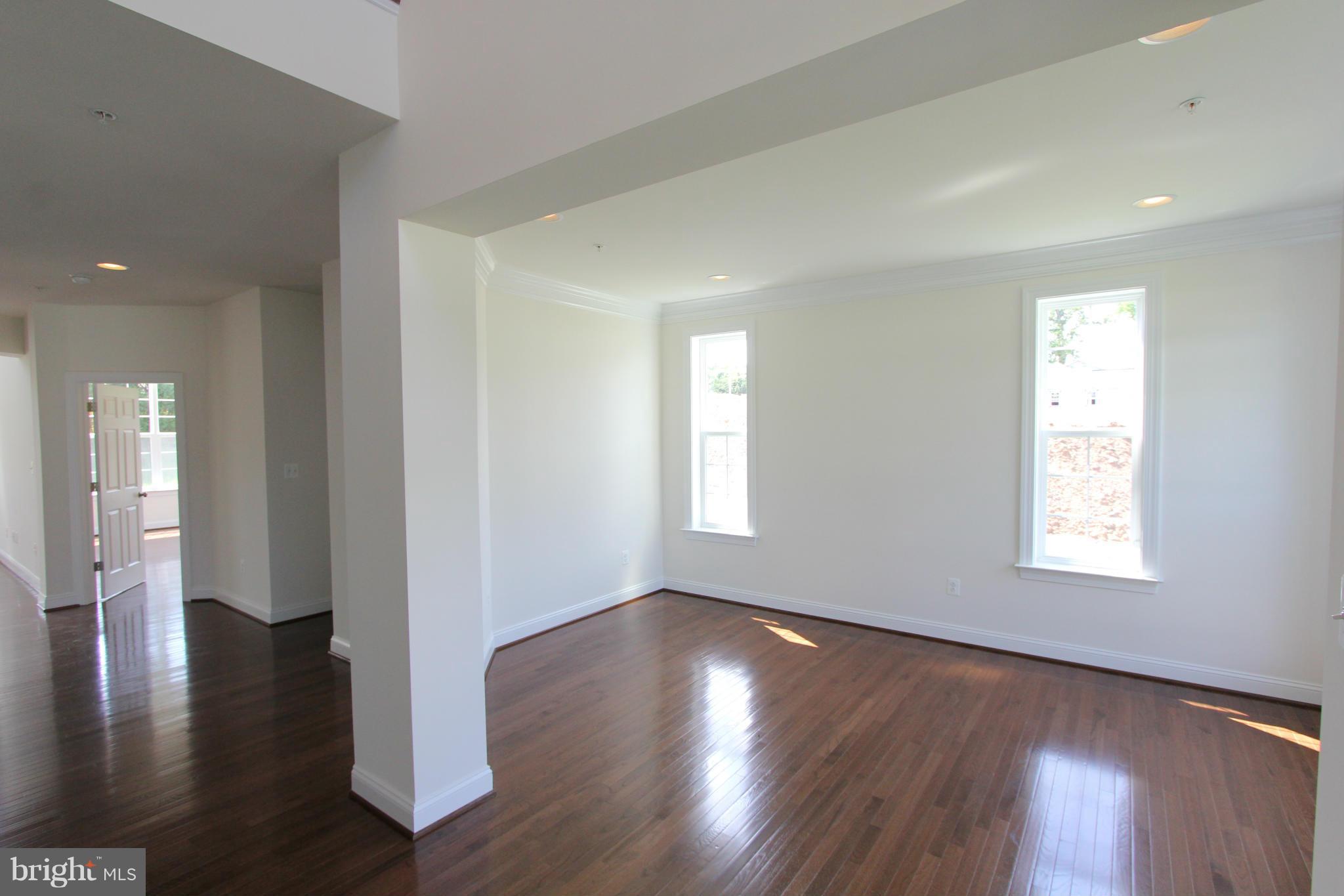 29 Old Bonifant Road Silver Spring, MD 20904 - Photo 2 of 28 Living Room