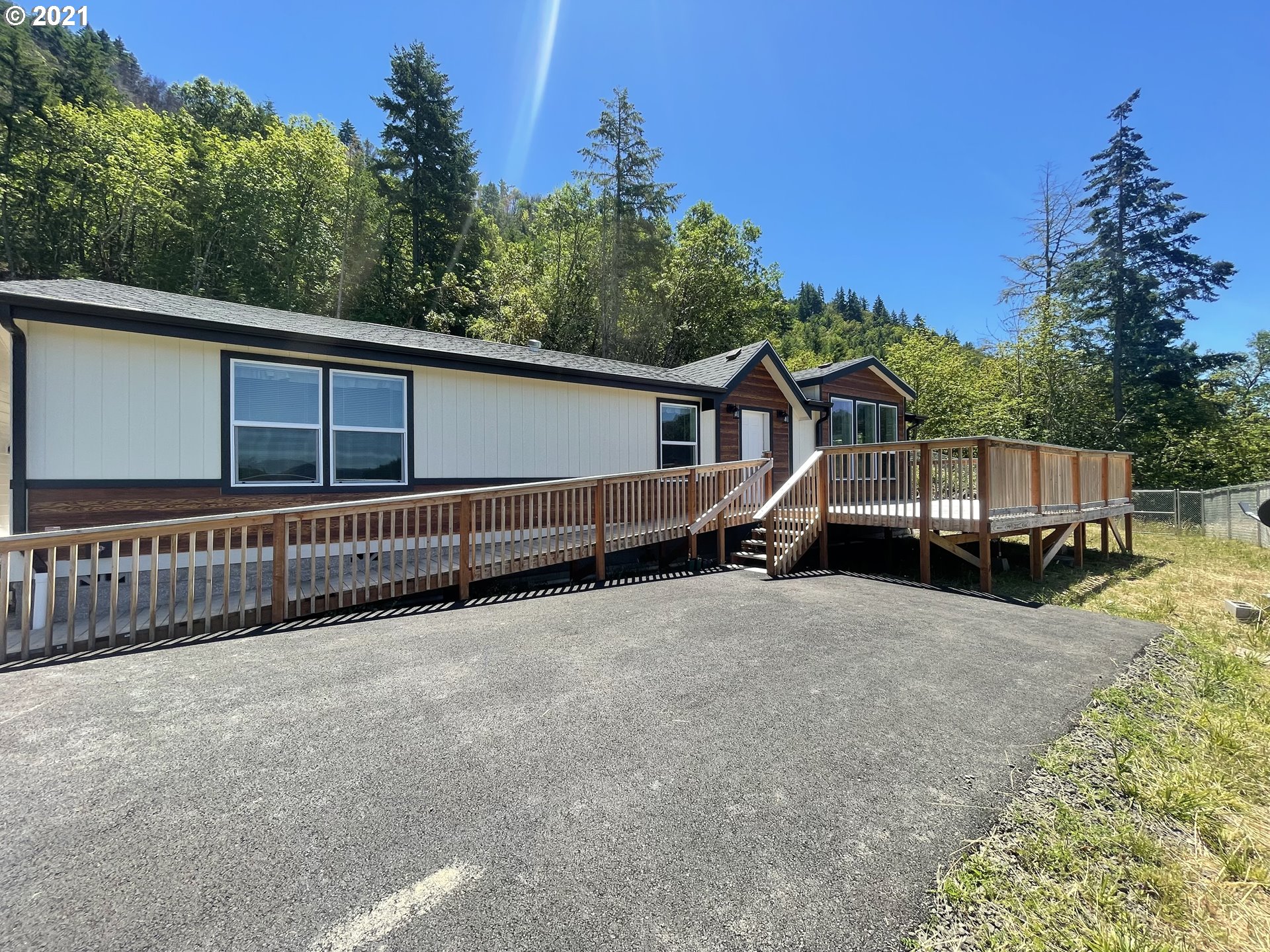445 Union Gap Loop Oakland, OR 97462 - Photo 1 of 32 Gallery Image 1