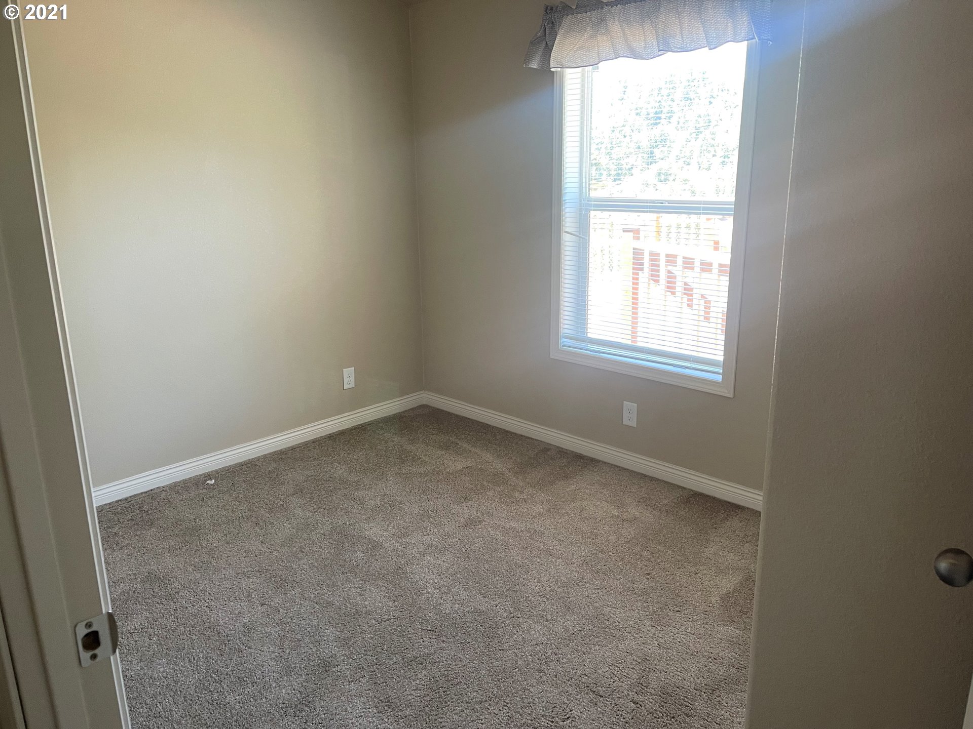 445 Union Gap Loop Oakland, OR 97462 - Photo 23 of 32 Gallery Image 23