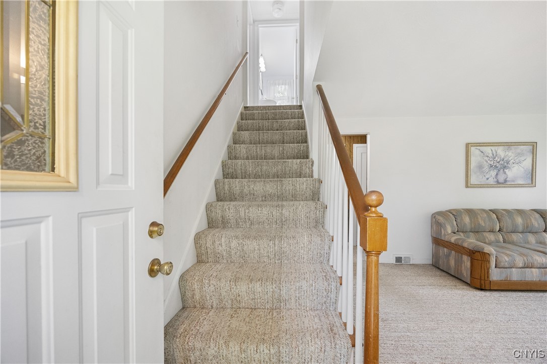 117 Stanton Drive DeWitt, NY 13214 - Photo 4 of 35 Front Door Entrance