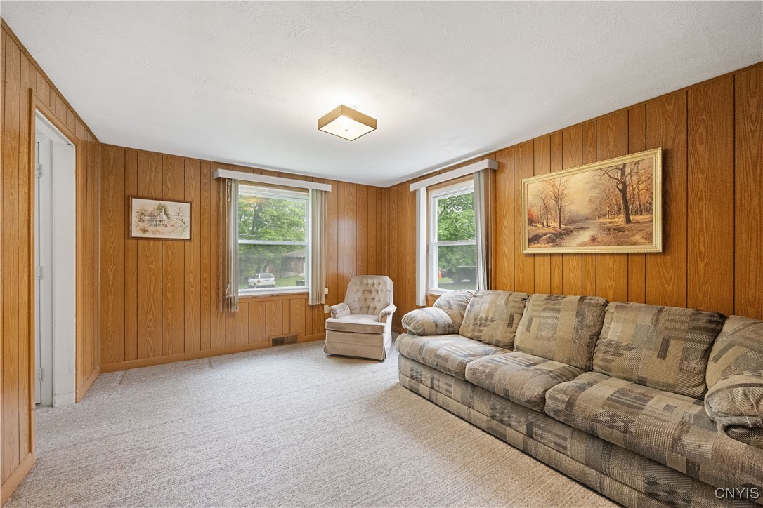 117 Stanton Drive DeWitt, NY 13214 - Photo 9 of 35 Cozy Family Room/Den