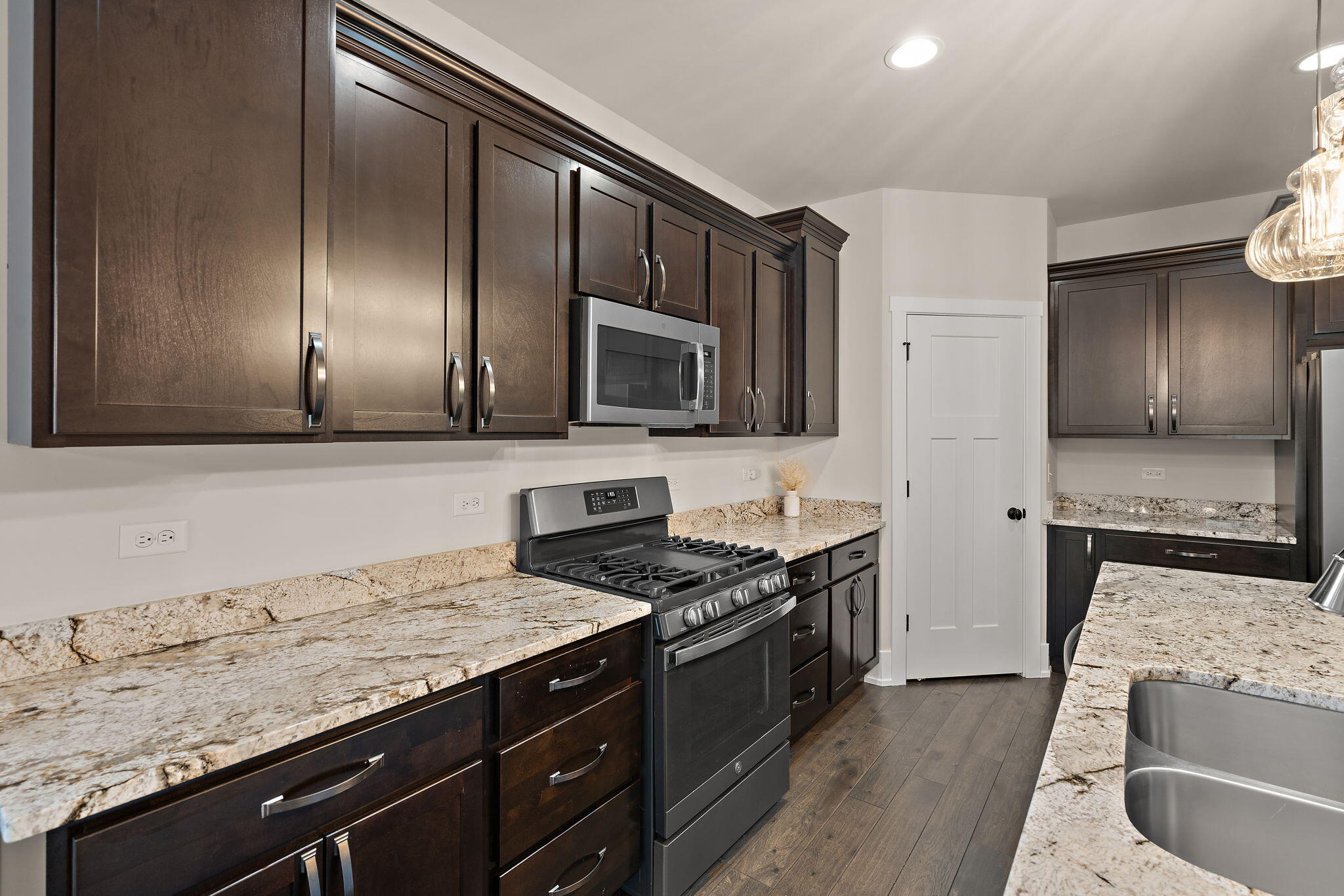 10160 Privet Drive Crown Point, IN 46307 - Photo 10 of 33 2048x1365