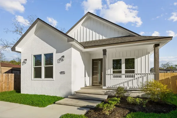 $2,000 | 615 Lettie Street, Richmond, TX 77469