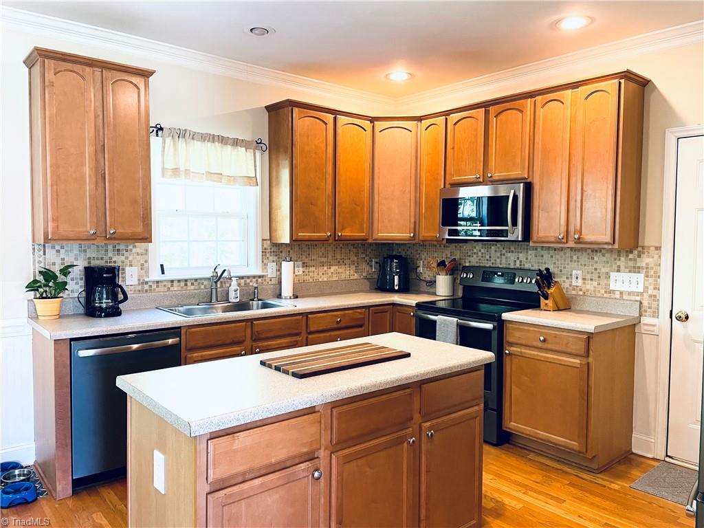 7818 Wilson Farm Road Summerfield, NC 27358 - Photo 12 of 50 Open kitchen with kitchen island, excellent for entertaining