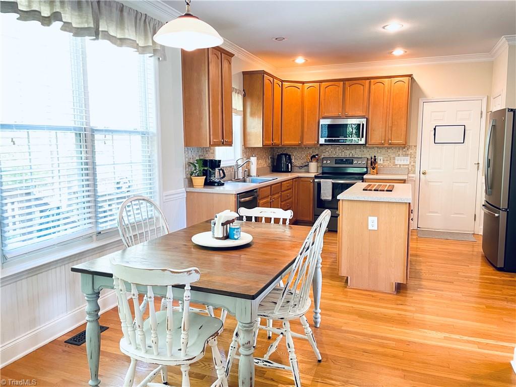 7818 Wilson Farm Road Summerfield, NC 27358 - Photo 8 of 50 Great layout of the kitchen, breakfast area with wonderful natural light