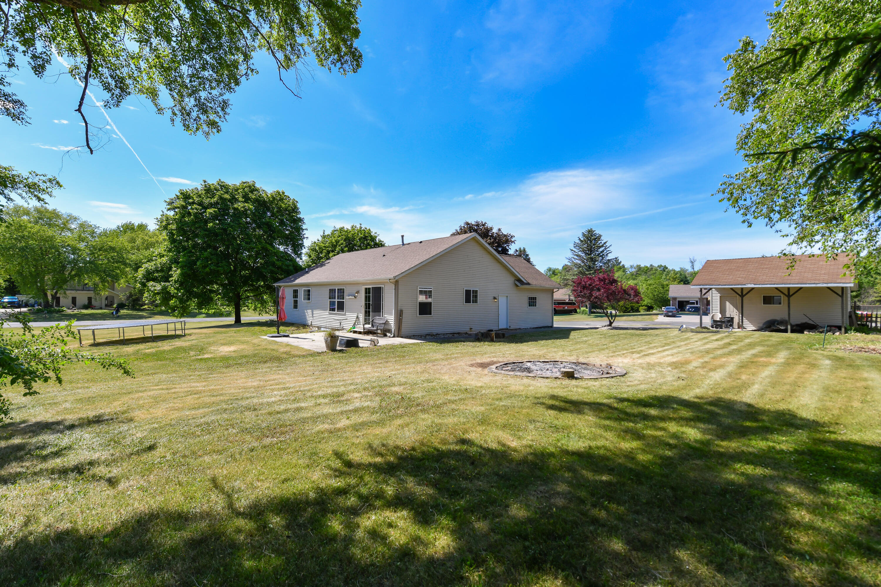 607 Stephanie Street Rochester, WI 53105 - Photo 20 of 25 Yard
